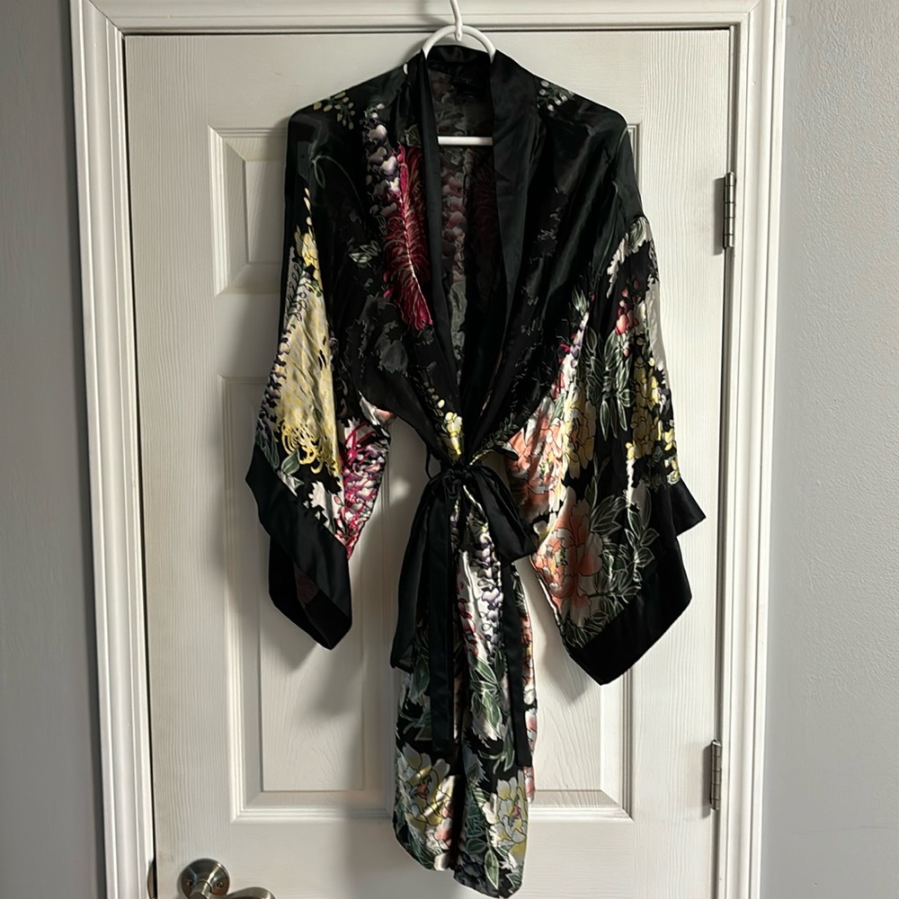 Soma Short Robe - Size L/XL